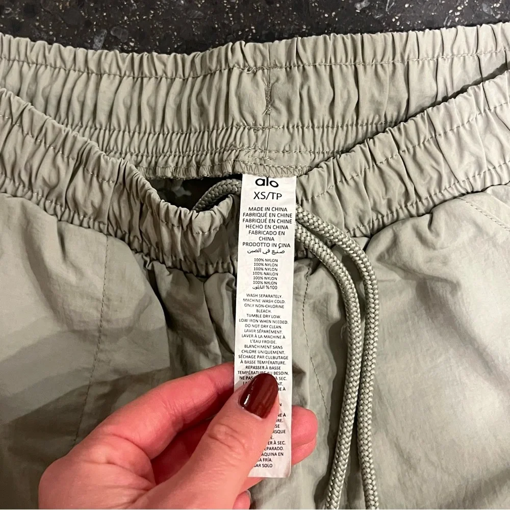 Alo Sage Green Pull On Shorts XS - Picture 2 of 3
